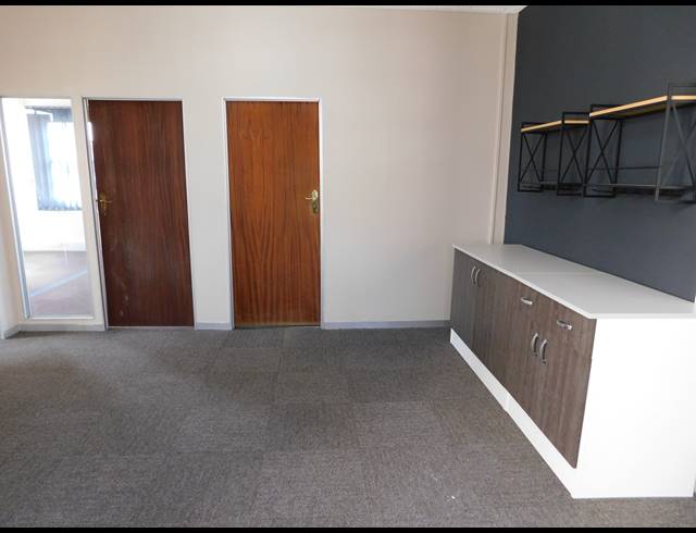 200M² OFFICE TO LET IN FERNDALE